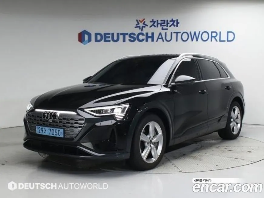 Audi Q8 e-tron — фото 1