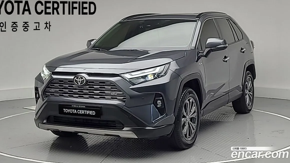 Toyota RAV4 — фото 1