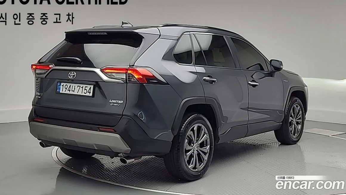 Toyota RAV4 — фото 6