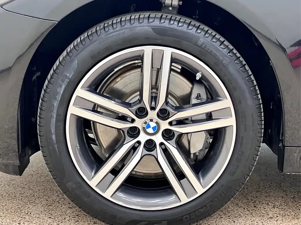 BMW 5 Series — фото 9