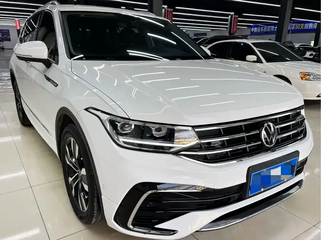 Volkswagen Tiguan L — фото 4