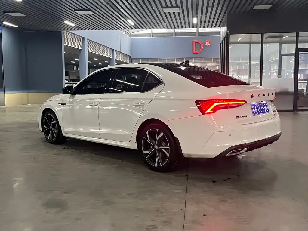 Skoda Octavia — фото 4