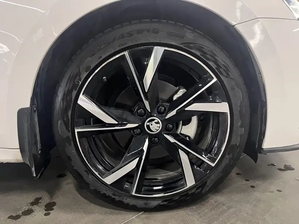 Skoda Octavia — фото 5