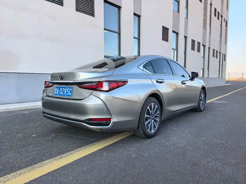 Lexus ES — фото 9