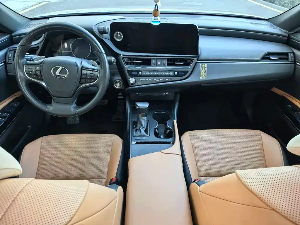 Lexus ES — фото 6