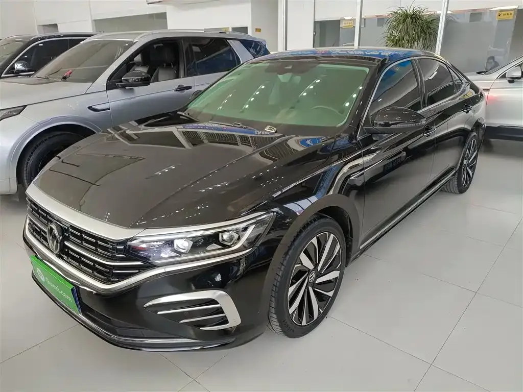 Volkswagen Passat — фото 1