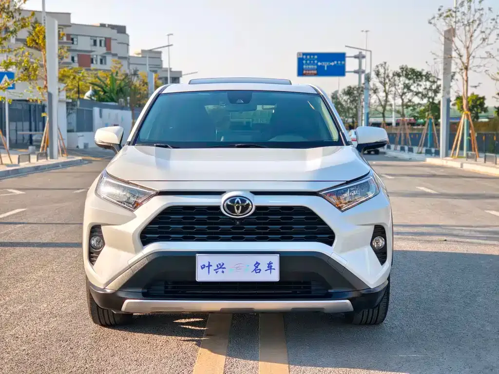 Toyota RAV4 — фото 3