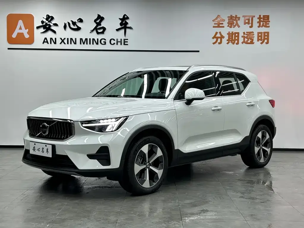 Volvo XC40 — фото 1