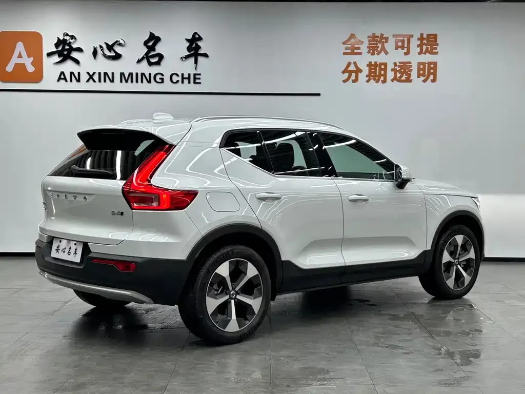 Volvo XC40 — фото 9