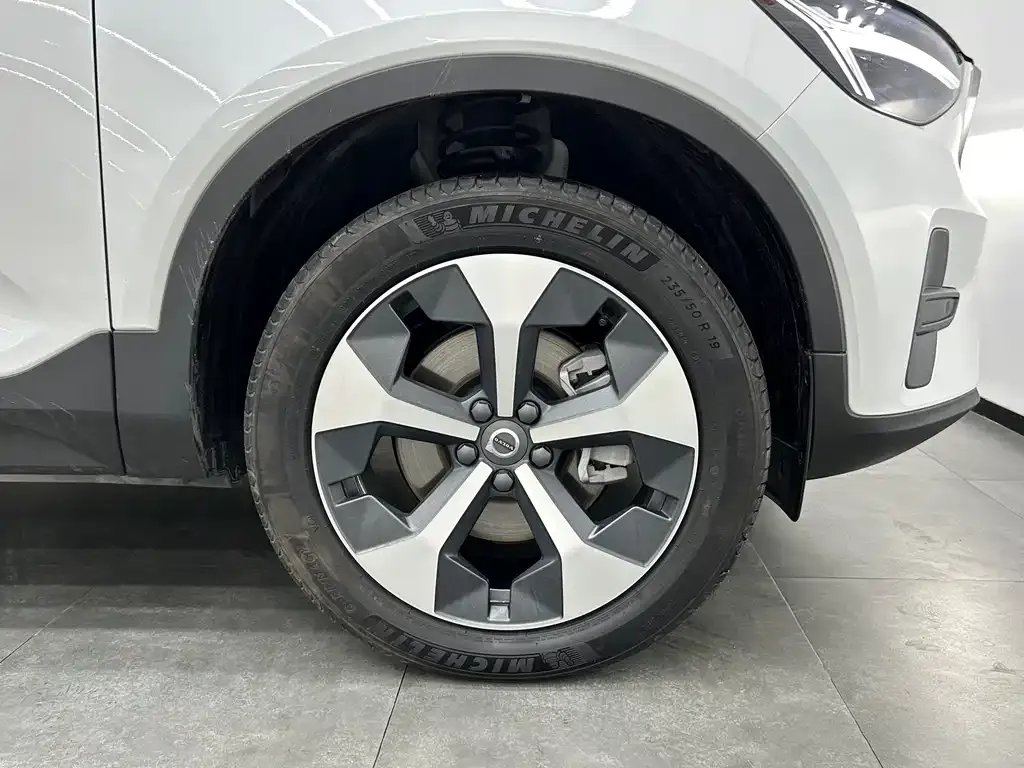 Volvo XC40 — фото 2