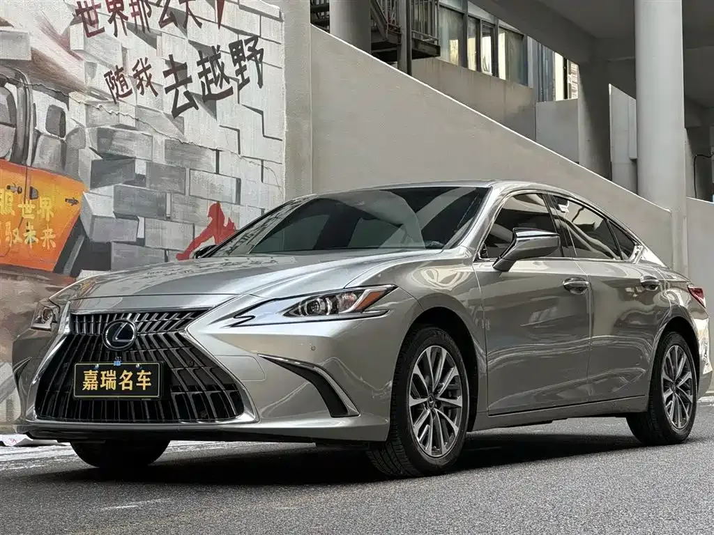 Lexus ES — фото 1