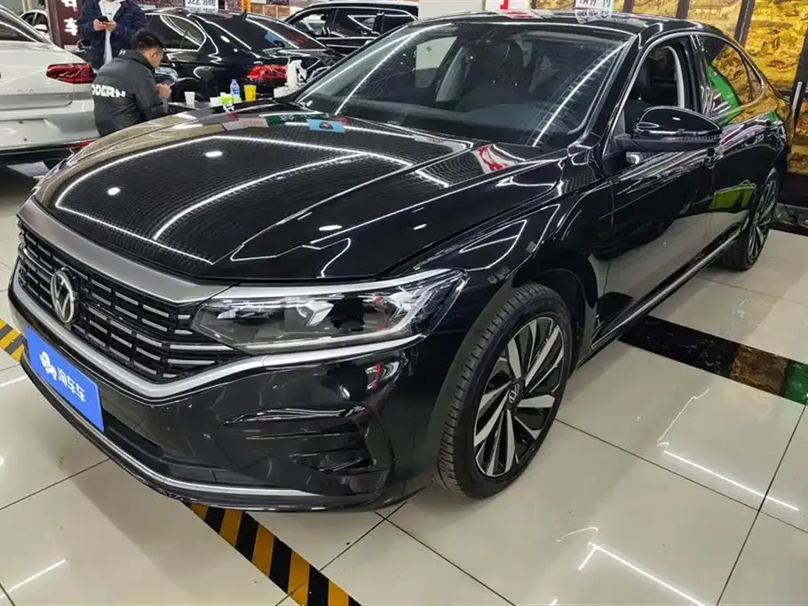 Volkswagen Passat — фото 1