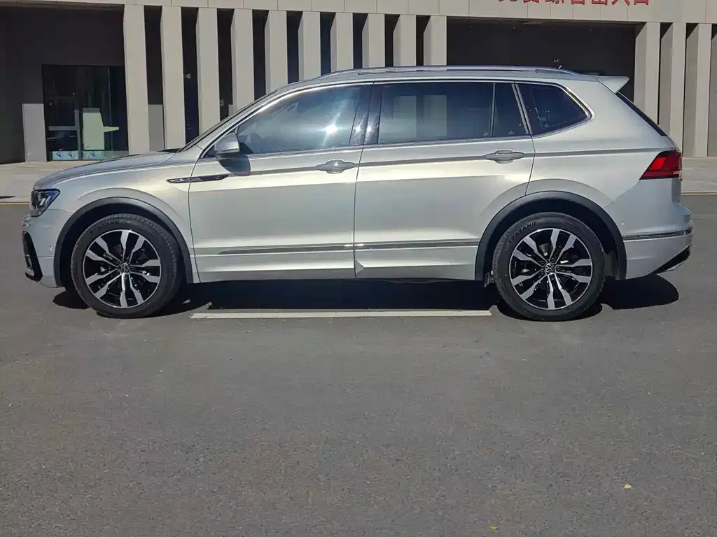 Volkswagen Tiguan L — фото 2