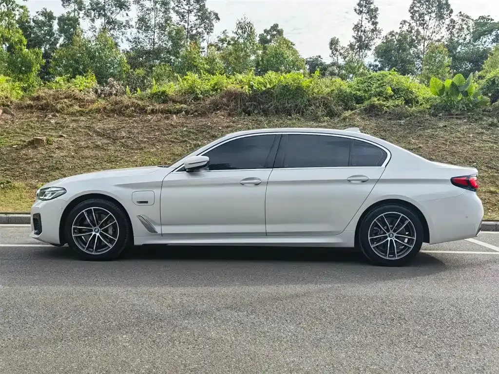 BMW 5 Series New Energy — фото 4