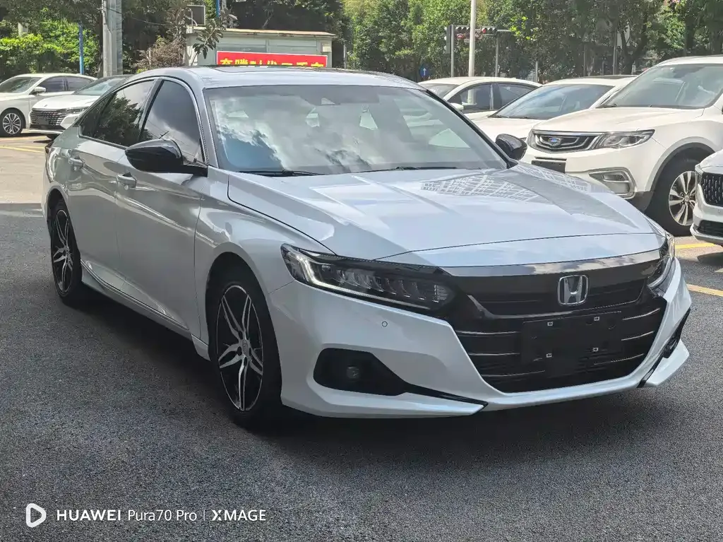 Honda Accord — фото 10