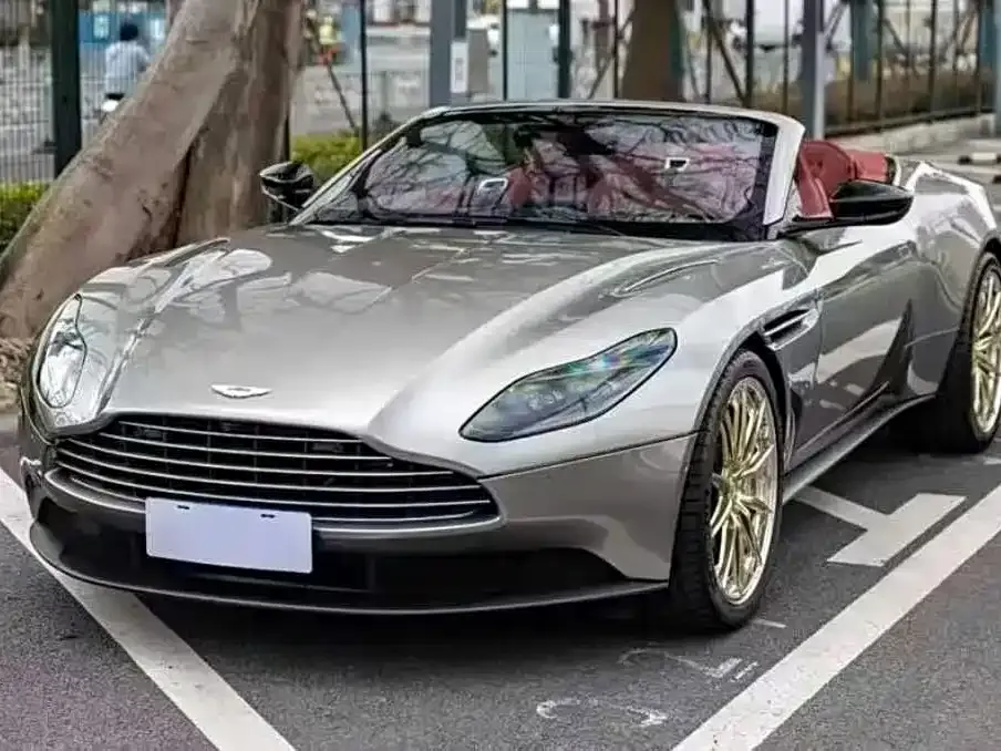 Aston Martin DB11 — фото 1