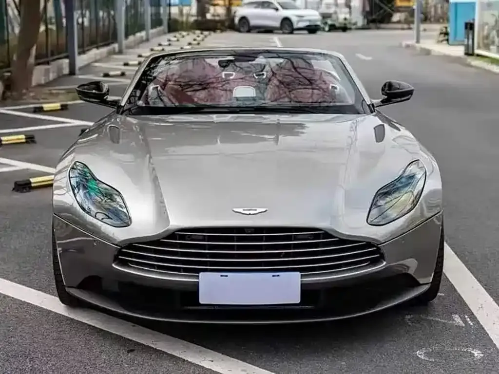 Aston Martin DB11 — фото 7