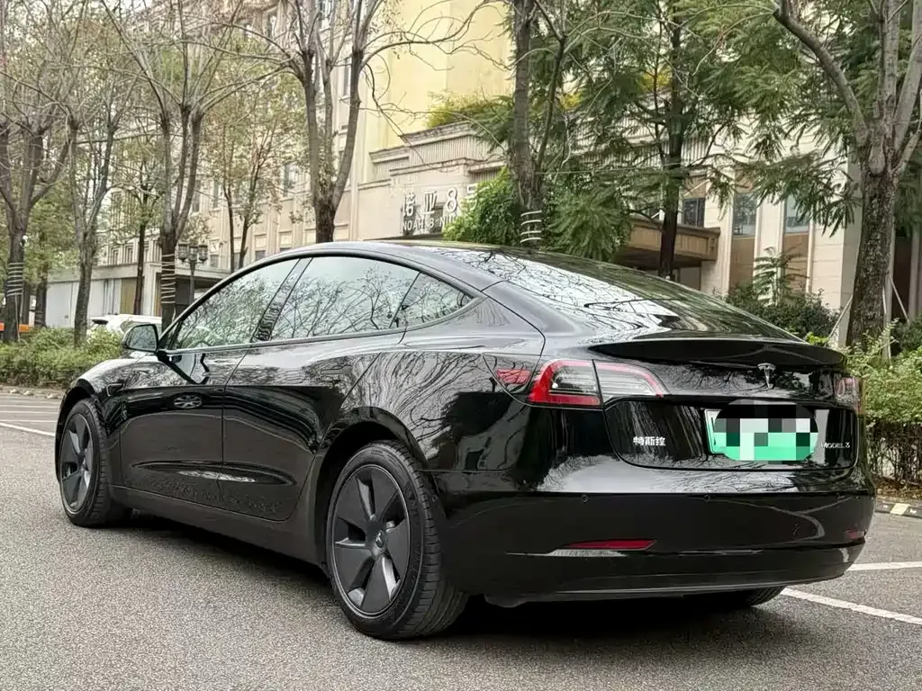 Tesla Model 3 — фото 8