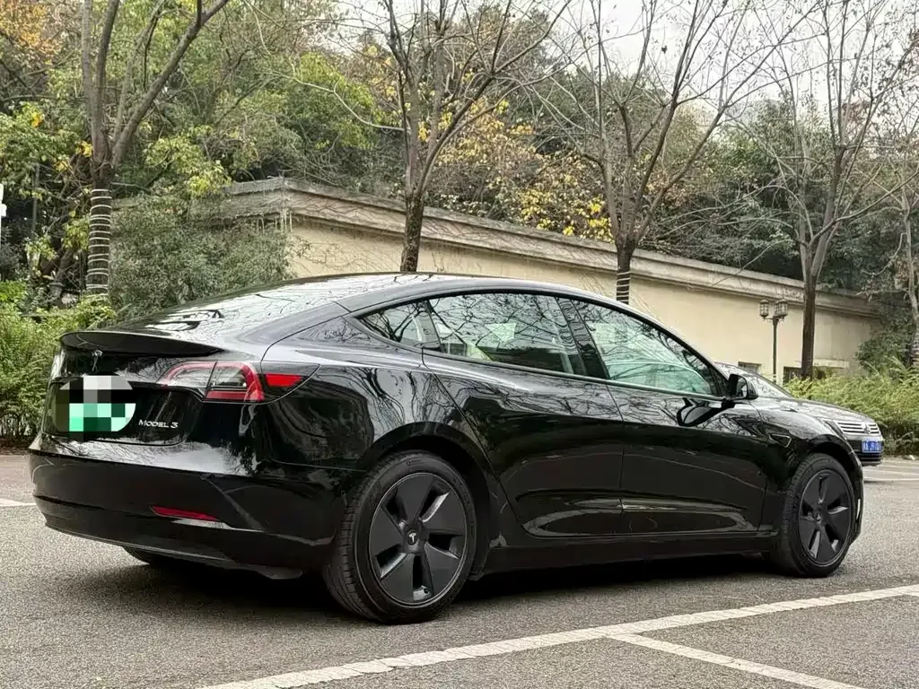 Tesla Model 3 — фото 5