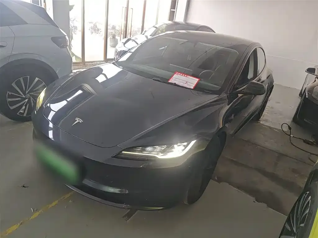 Tesla Model 3 — фото 1