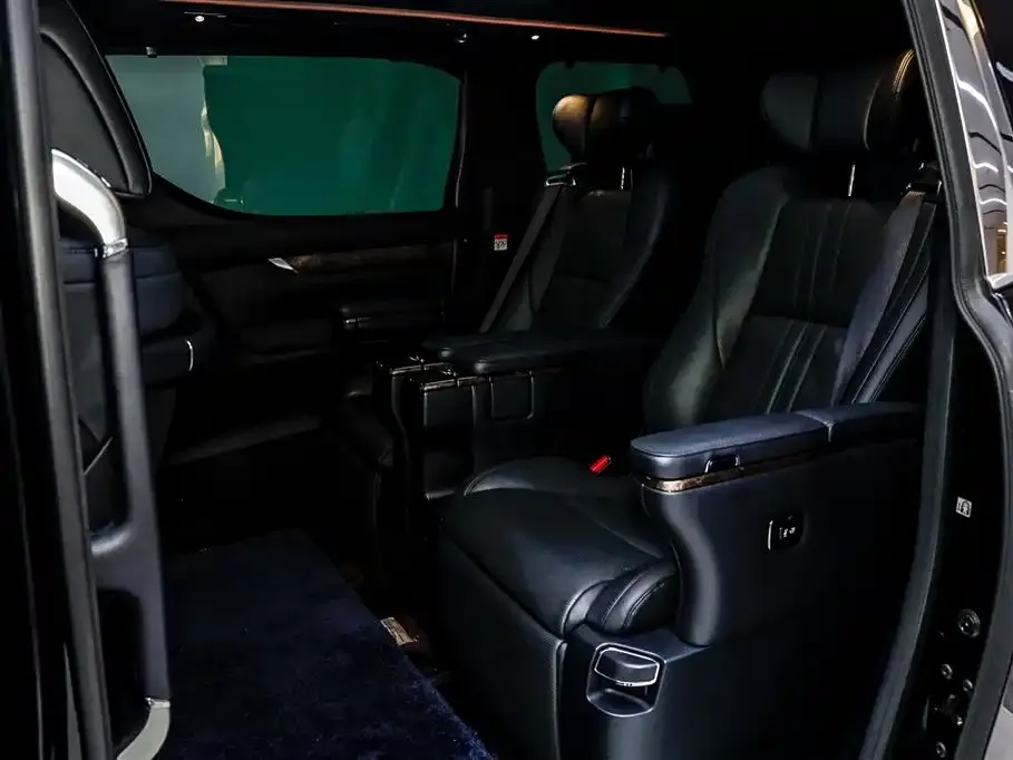 Toyota Vellfire — фото 7