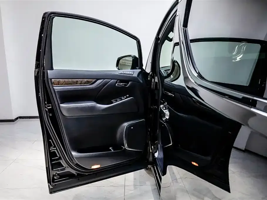 Toyota Vellfire — фото 6