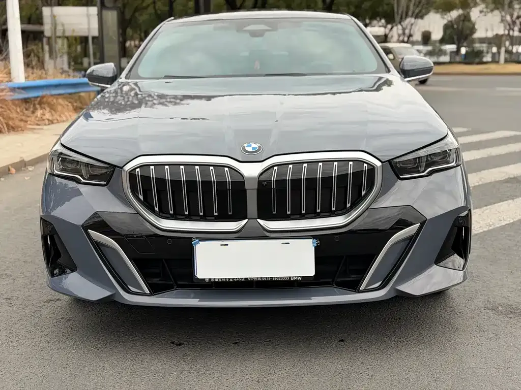 BMW 5 Series — фото 10