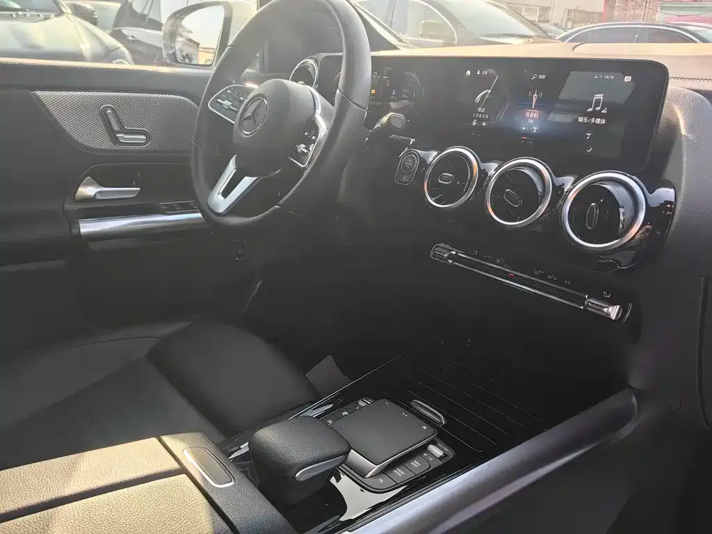 Mercedes-Benz GLA — фото 6