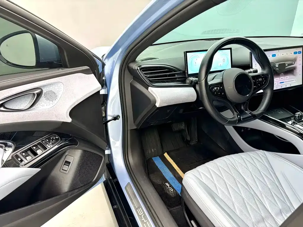 BYD Seal — фото 7