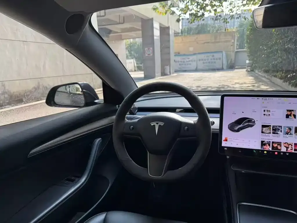Tesla Model 3 — фото 4
