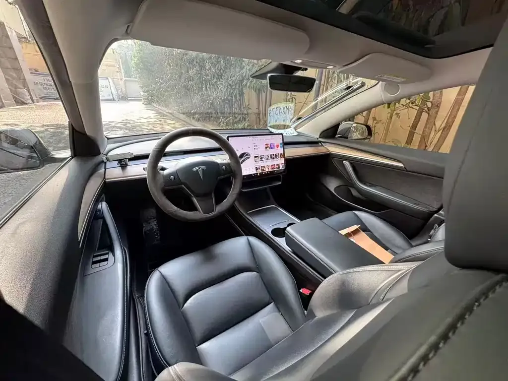 Tesla Model 3 — фото 5