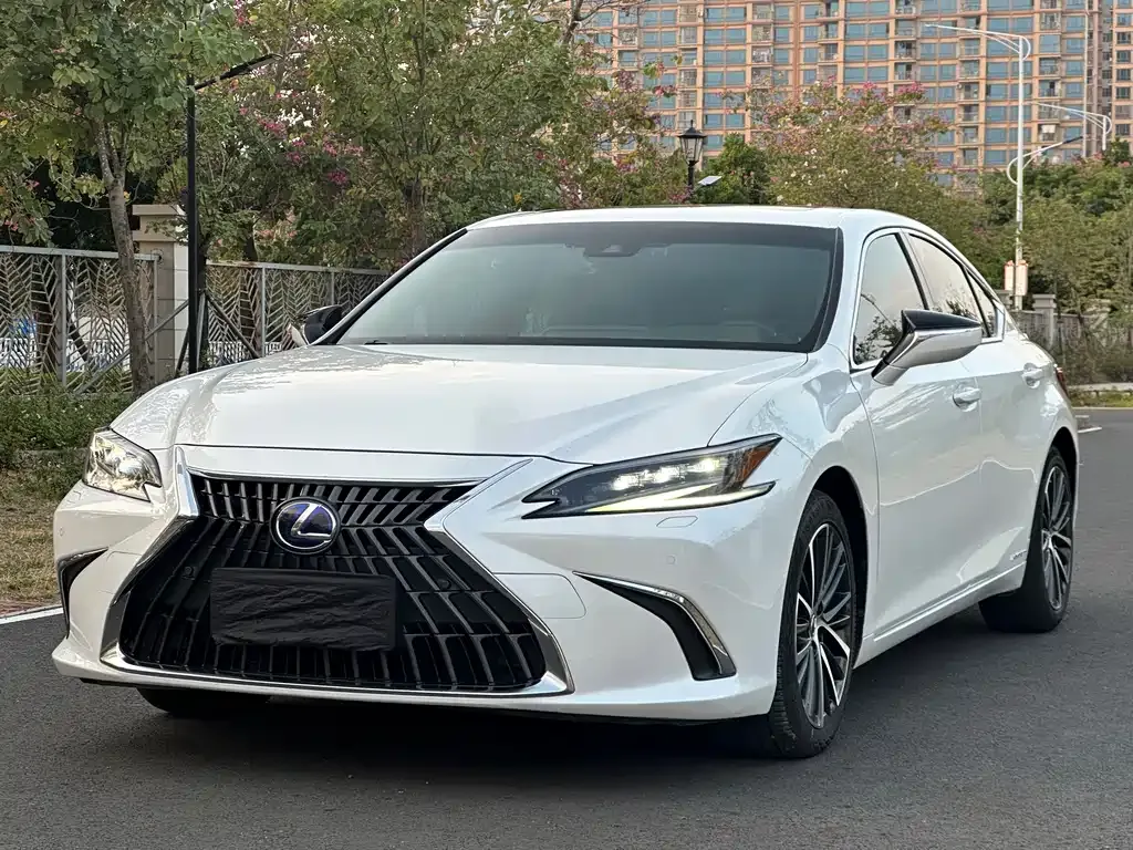Lexus ES — фото 1