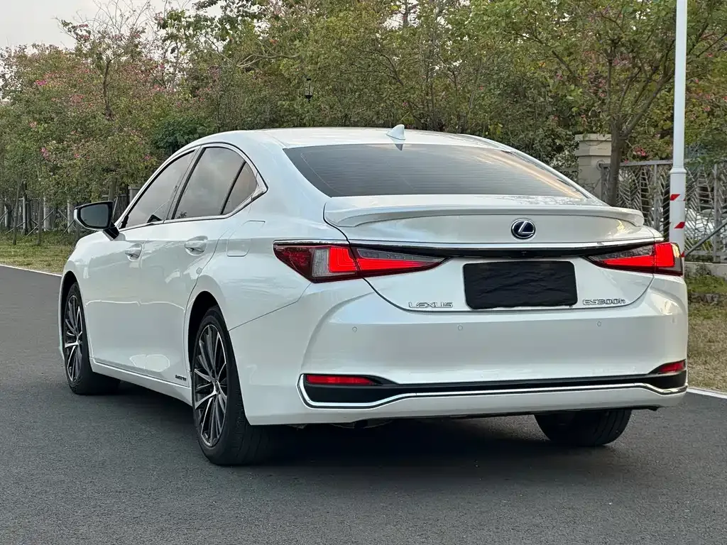Lexus ES — фото 8