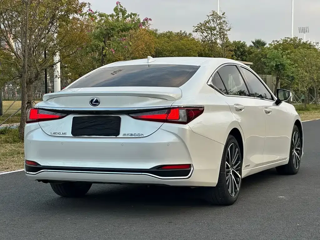 Lexus ES — фото 6