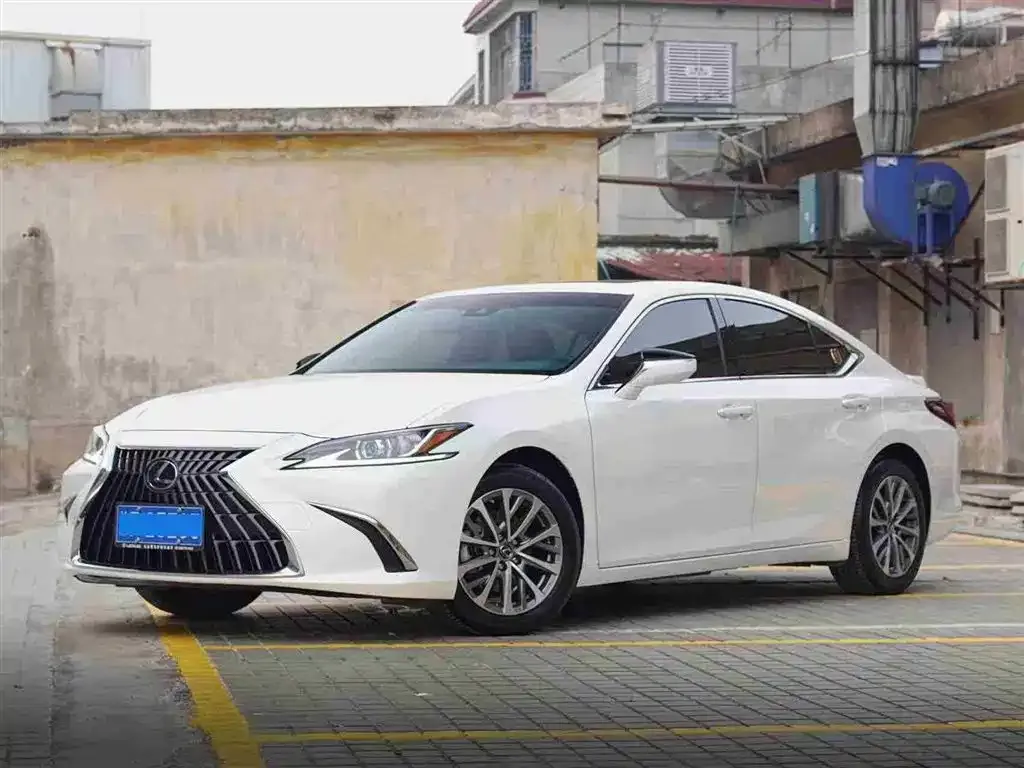 Lexus ES — фото 1