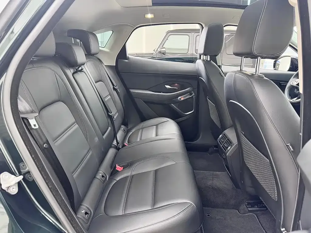 Jaguar E-PACE — фото 10