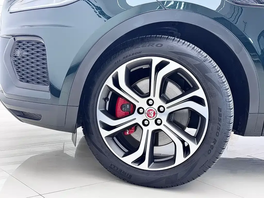 Jaguar E-PACE — фото 6