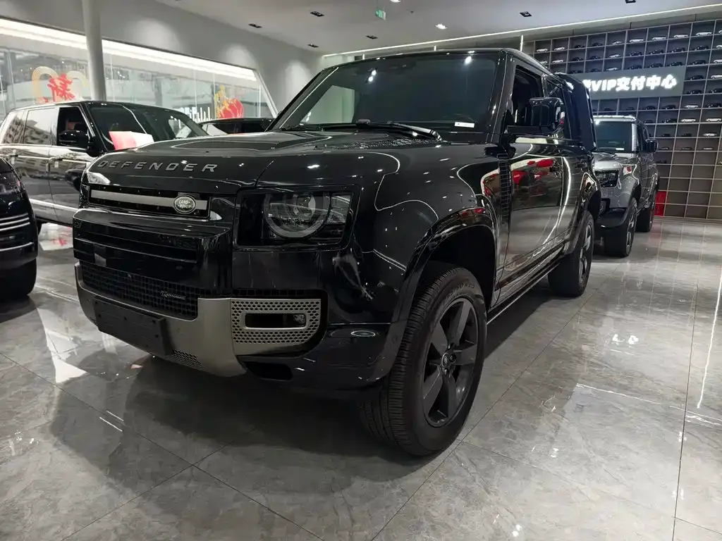 Land Rover Defender — фото 1