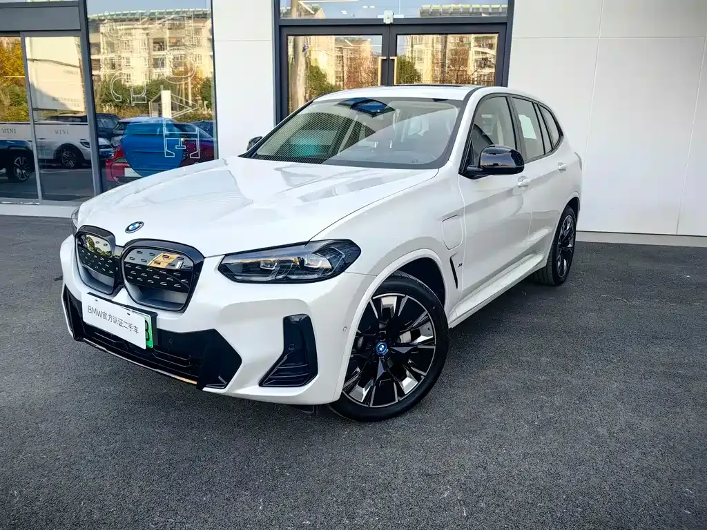 BMW iX3 — фото 1