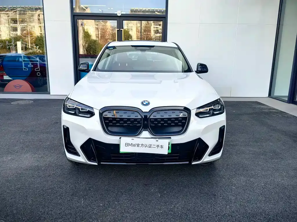 BMW iX3 — фото 10