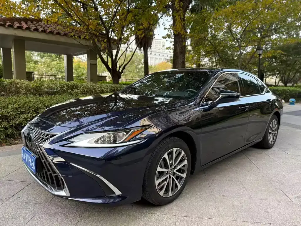 Lexus ES — фото 1