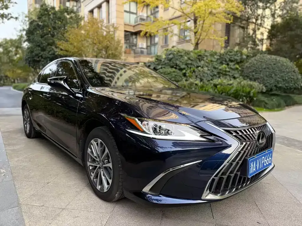 Lexus ES — фото 10