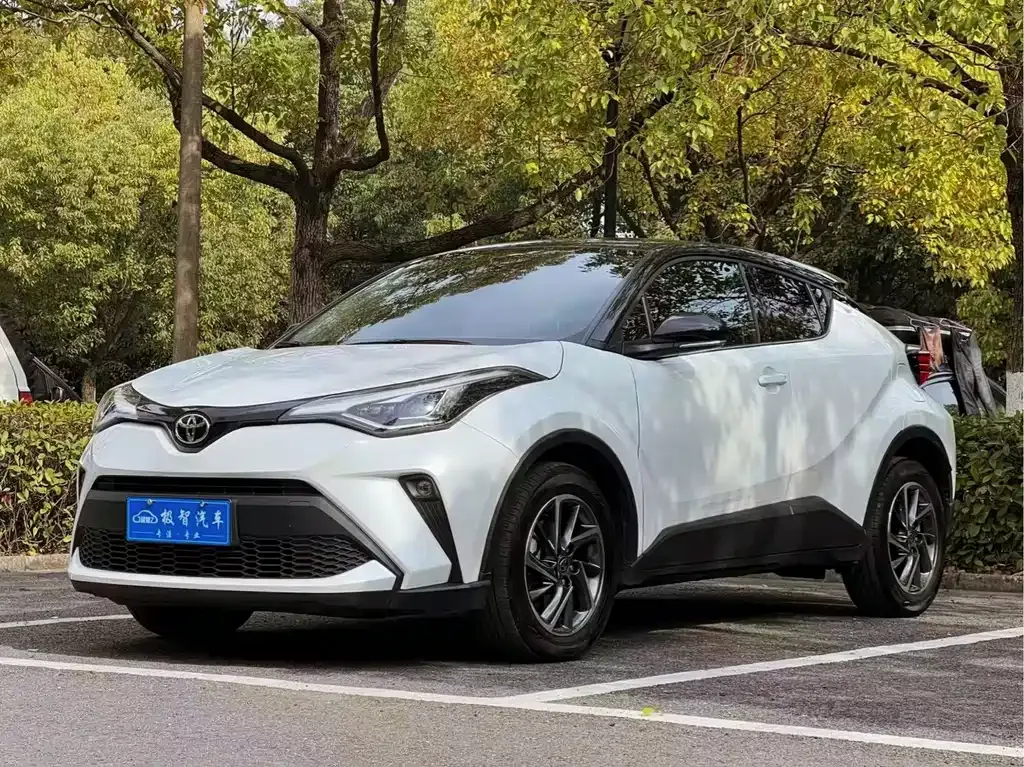 Toyota C-HR — фото 1