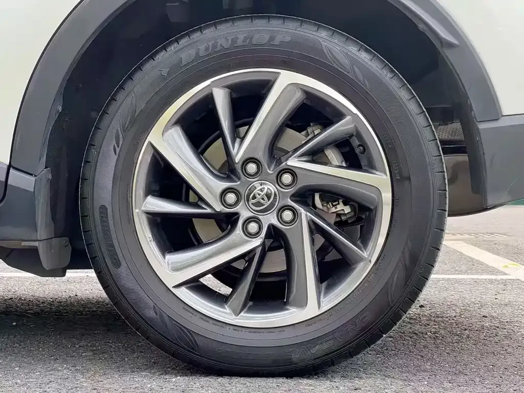 Toyota C-HR — фото 2