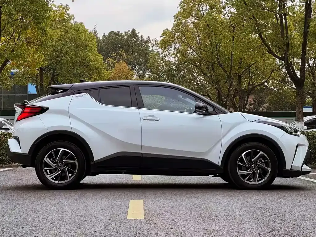 Toyota C-HR — фото 8