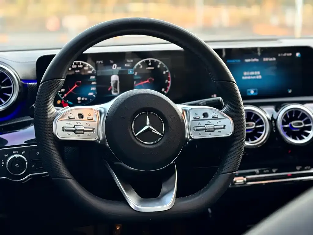 Mercedes-Benz A-Class — фото 8