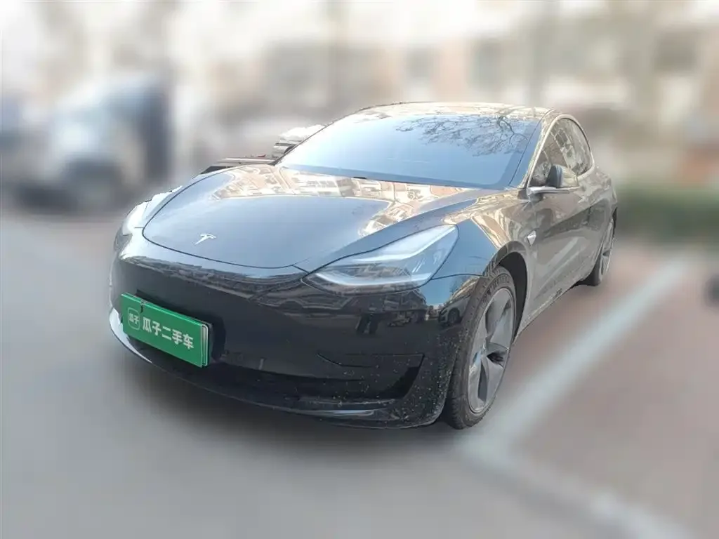Tesla Model 3 — фото 1