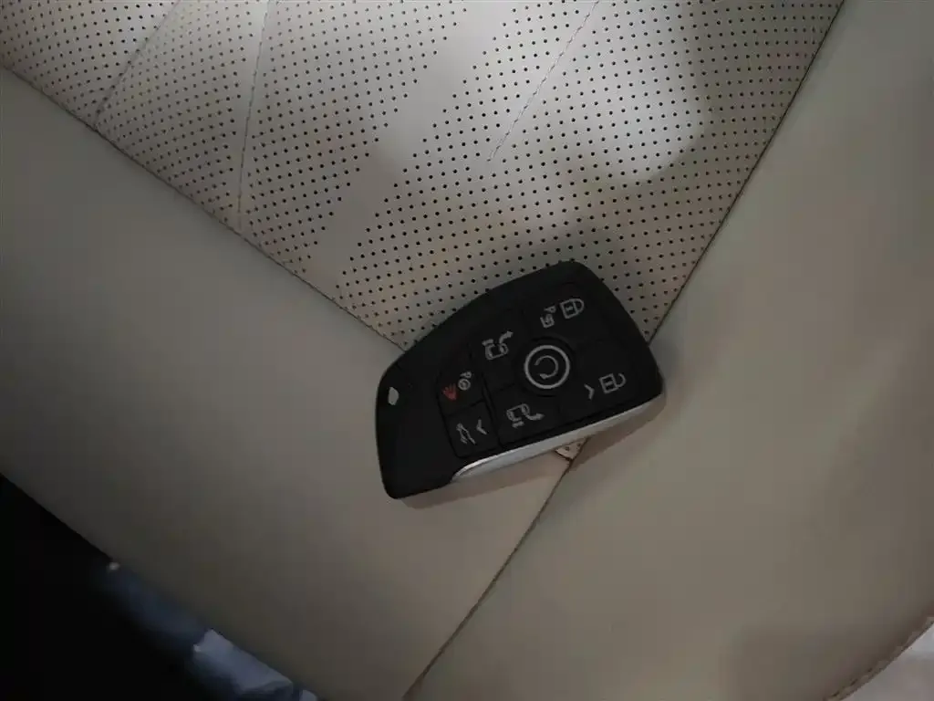 Buick GL8 Hybrid — фото 2