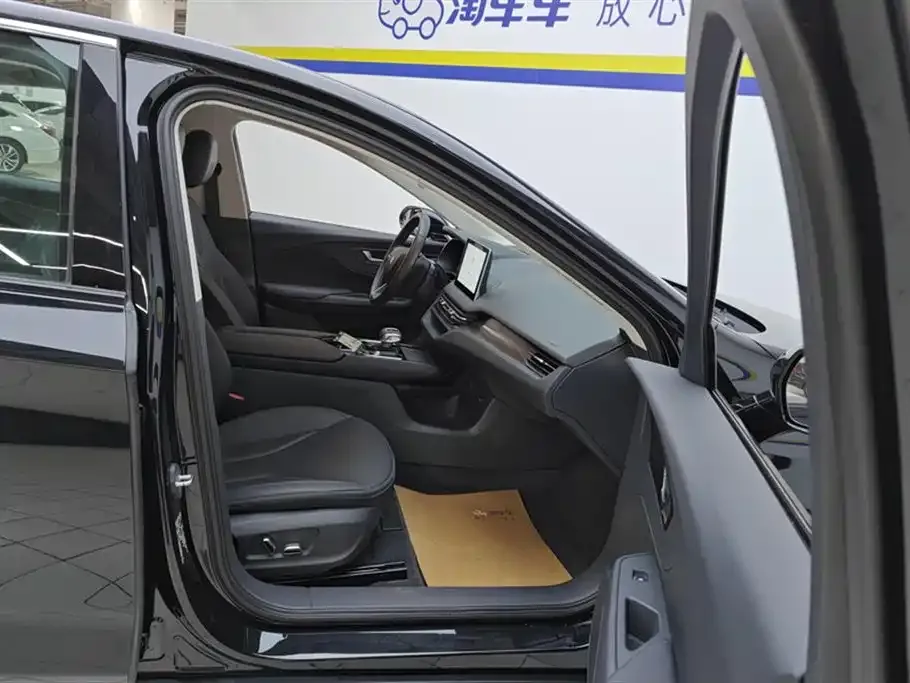 Hongqi E-QM5 — фото 3