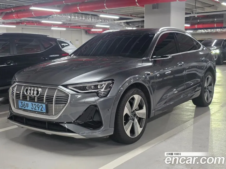 Audi e-tron — фото 1